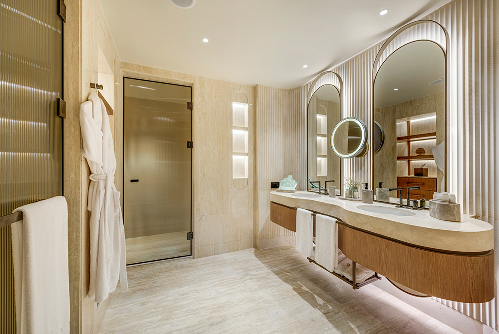 Regnum The Crown Crown Horizon Suite Twin Bedroom 04