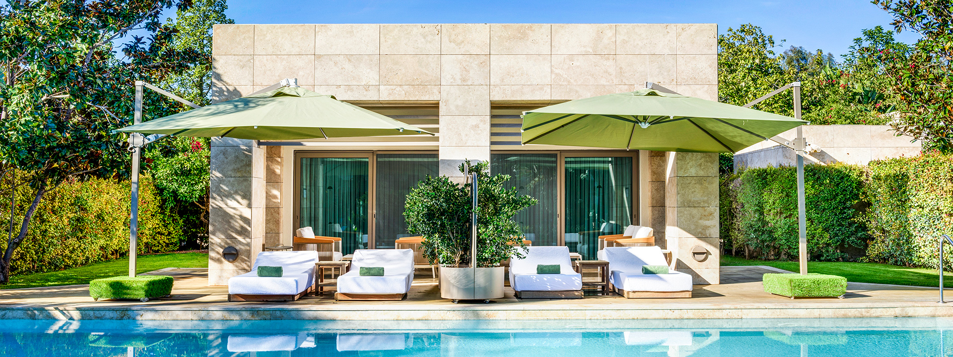 Regnumcarya Pearl Pool Family Bedroom Banner