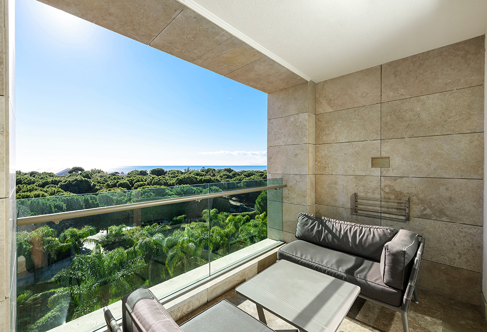 Regnumcarya Jadeseniorroom Balcony 05