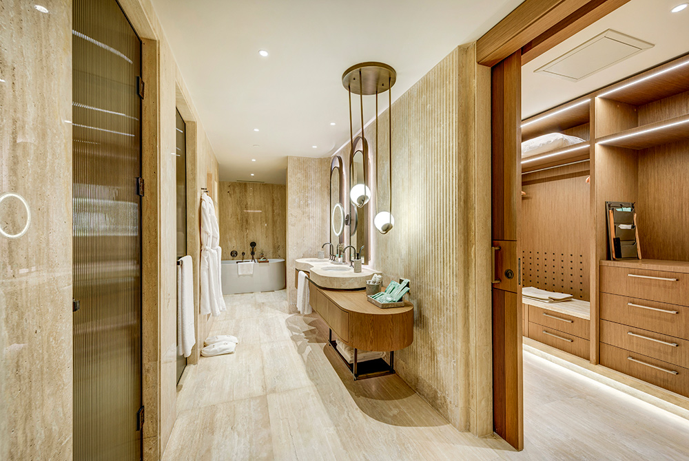 Regnum The Crown Grand Family Suite (10) Slider